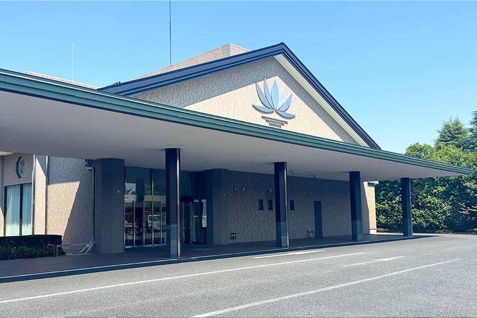 谷塚斎場の外観