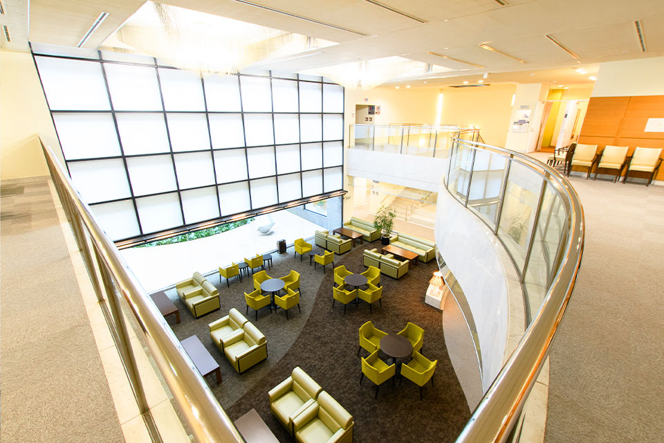 横浜市南部斎場のロビー