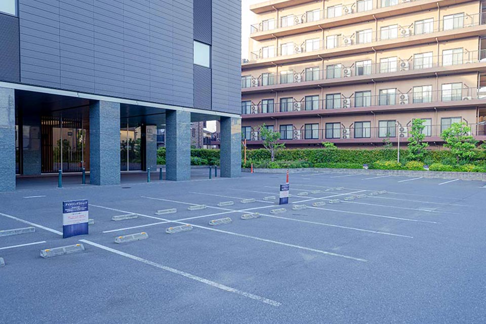 四ツ木斎場の駐車場