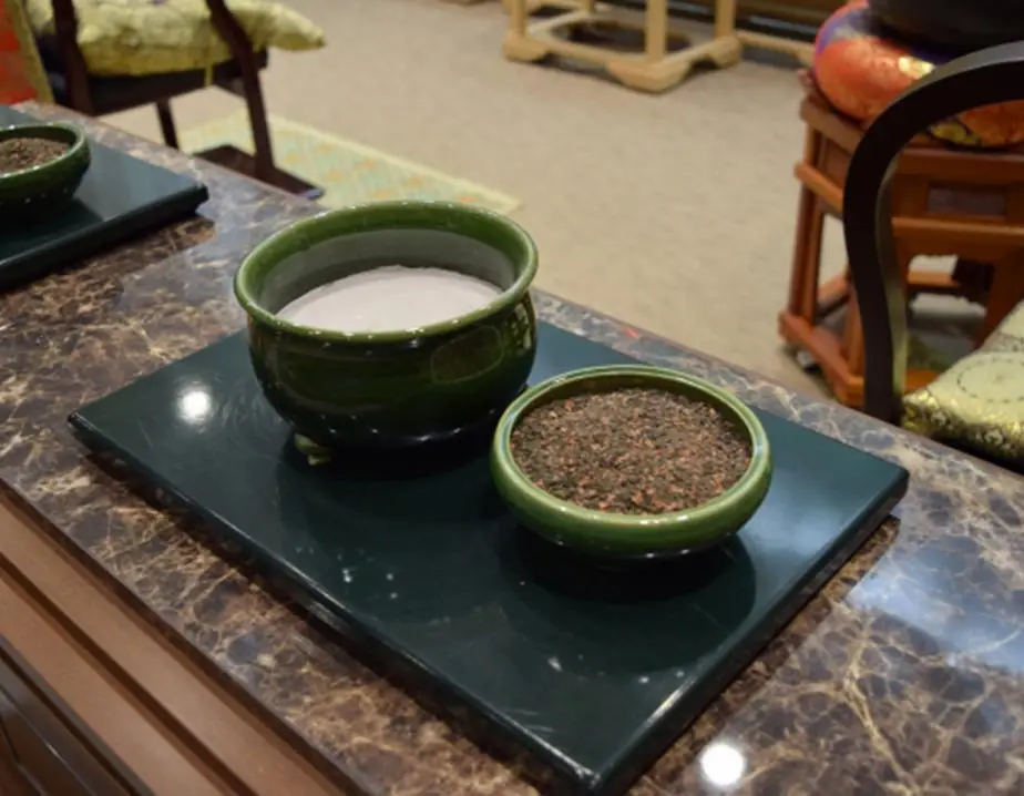 精進料理を食べている様子