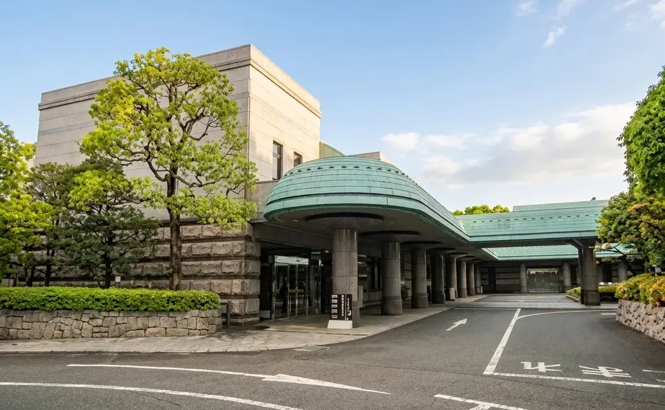 府中の森市民聖苑の外観