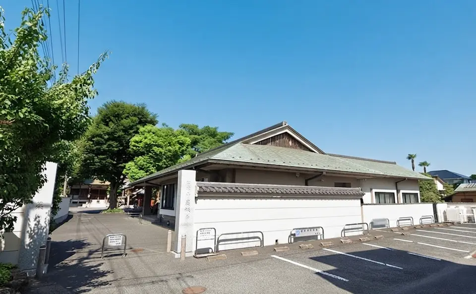 慈林薬師会館の外観