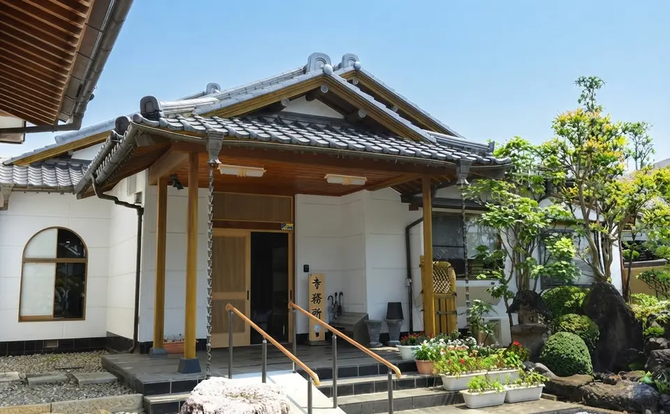 定泰寺会館の外観