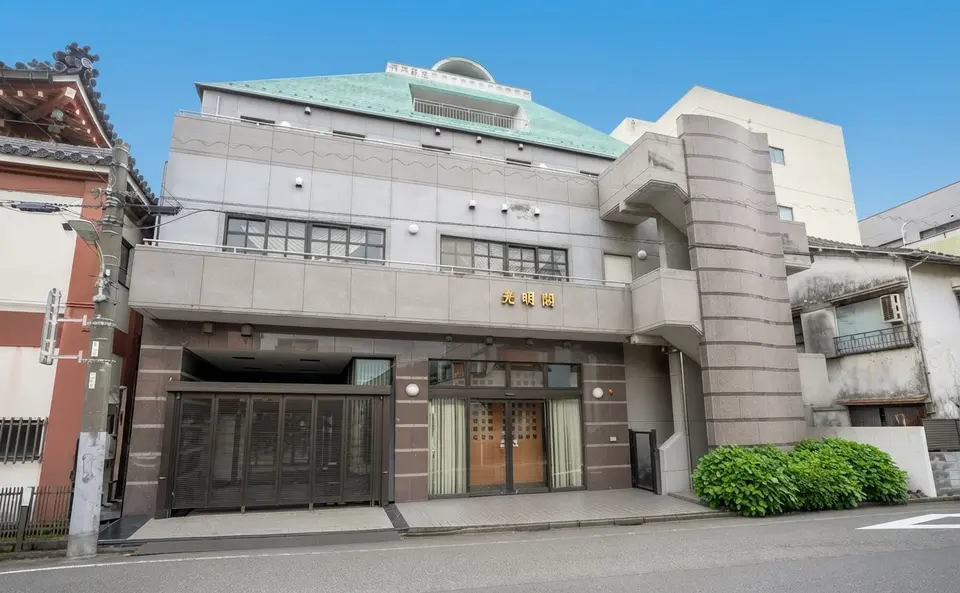 光教寺 光輪閣の外観