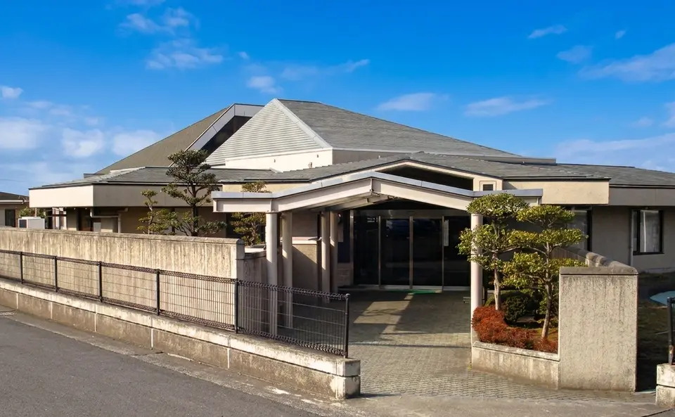 新座市営墓園斎場の外観