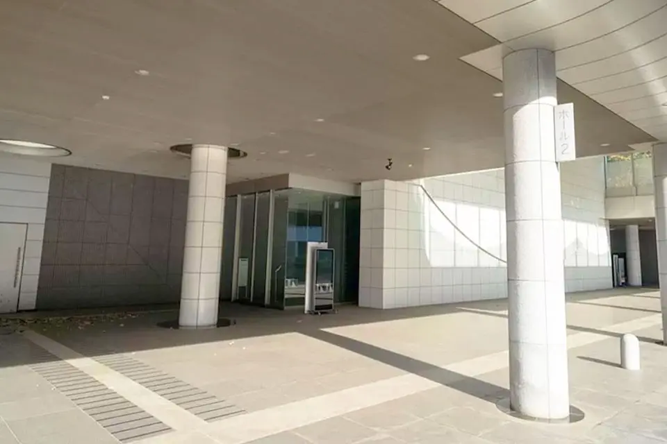 横浜市北部斎場のエントランス