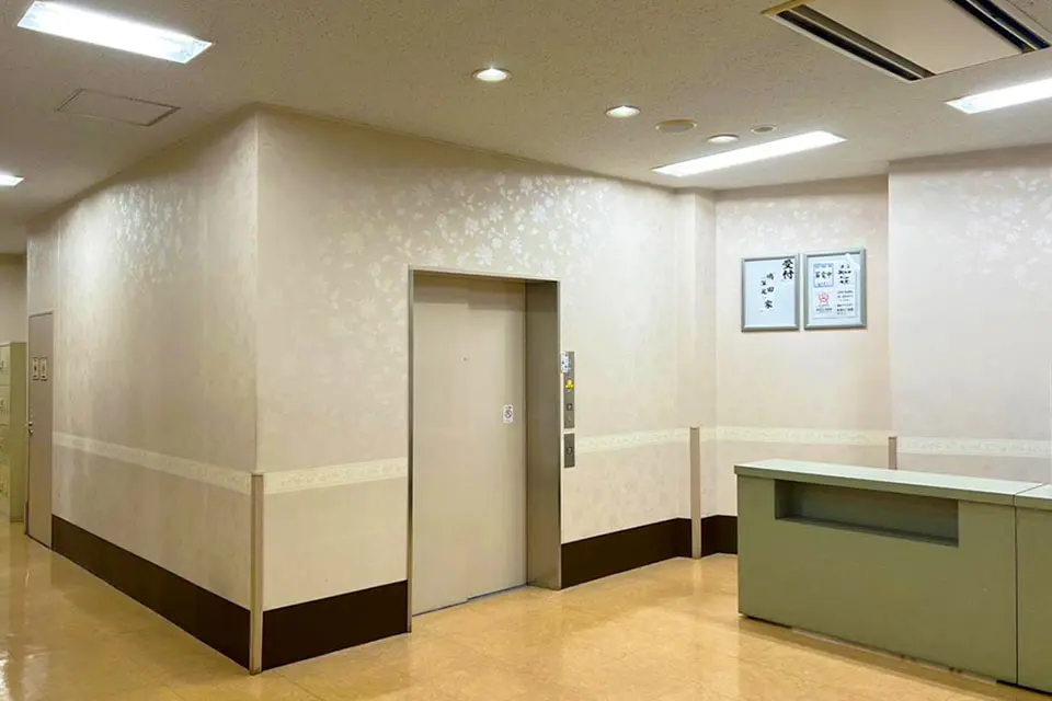 横浜市久保山斎場の式場入口