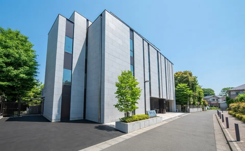 ゆいの御廟（旧：成勝寺会館）の外観