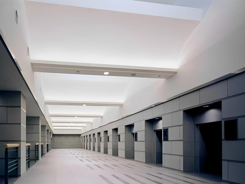 広々とした炉前ホール