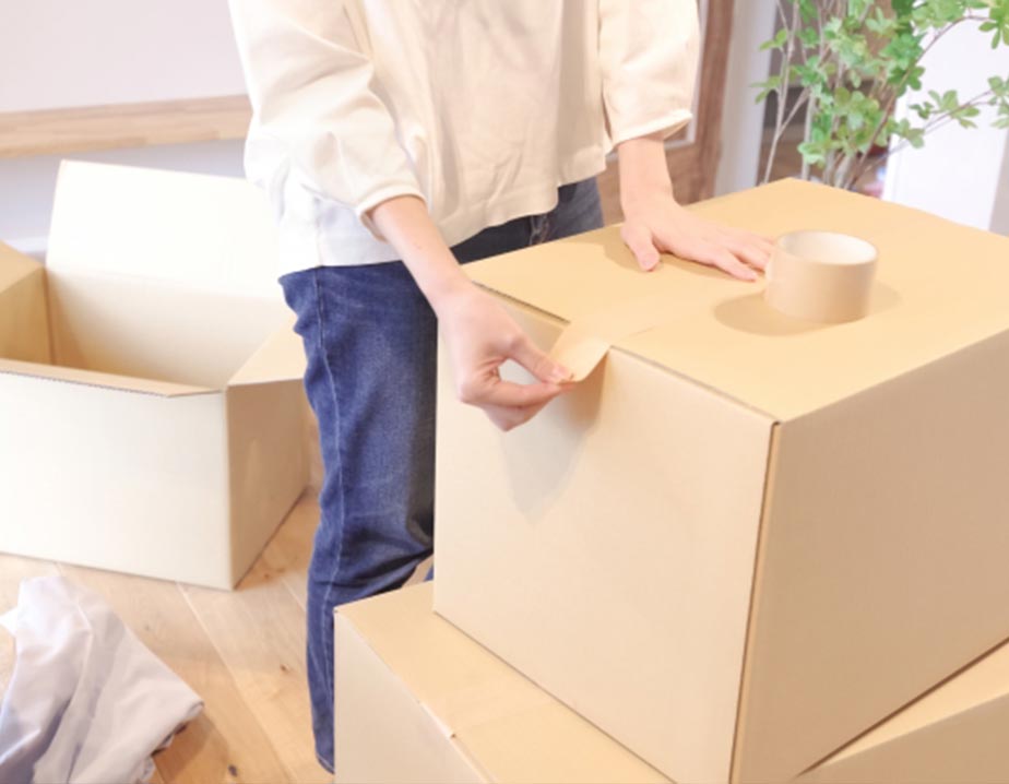 遺品整理をしている様子