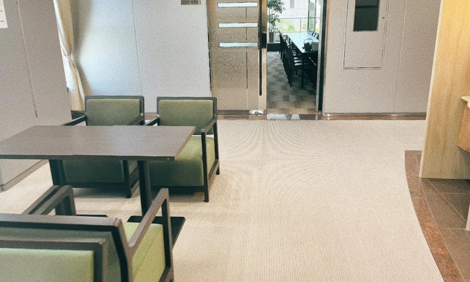 久保山斎場のロビー写真